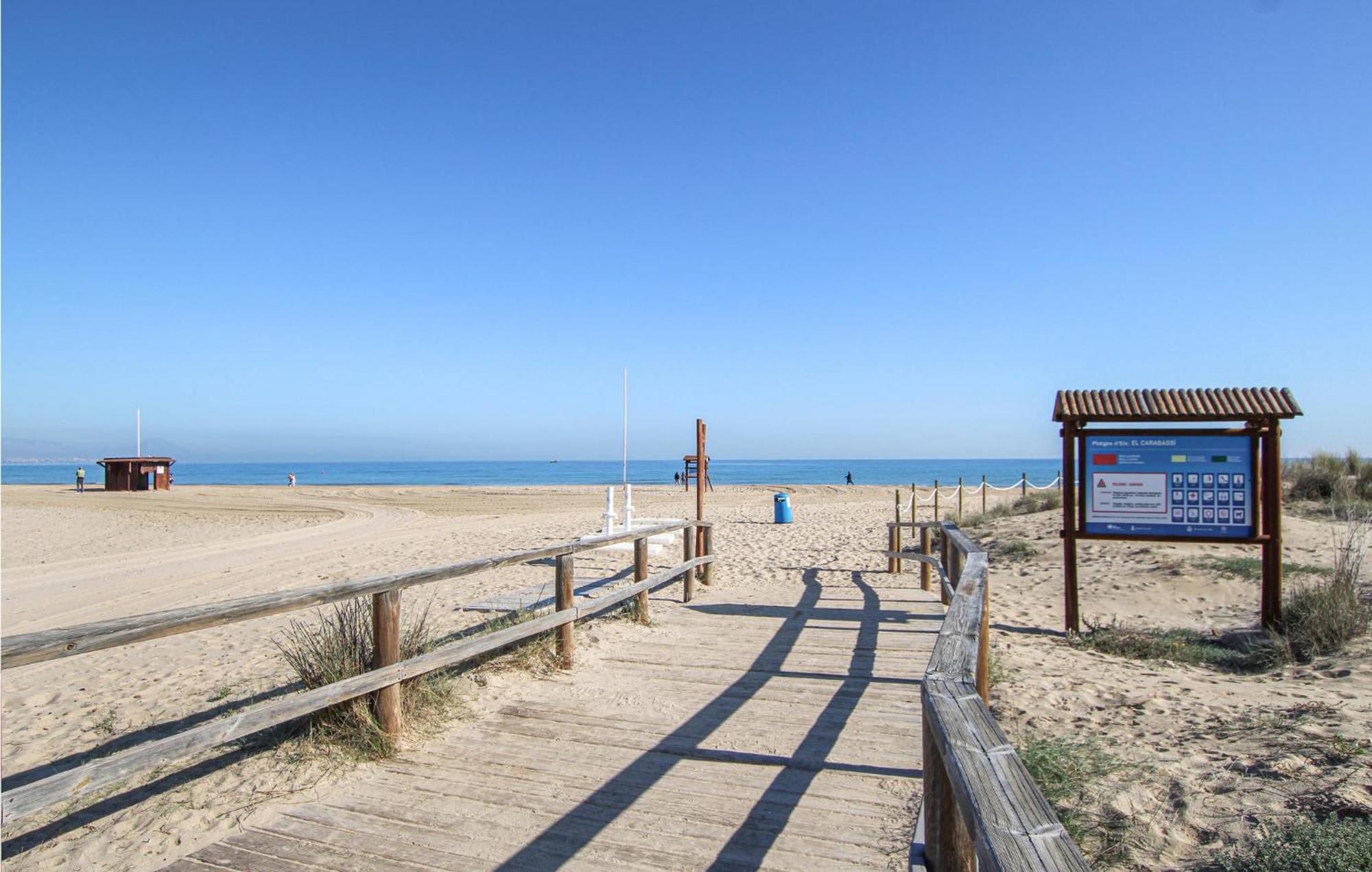 Apartment Front In Arenales del Sol