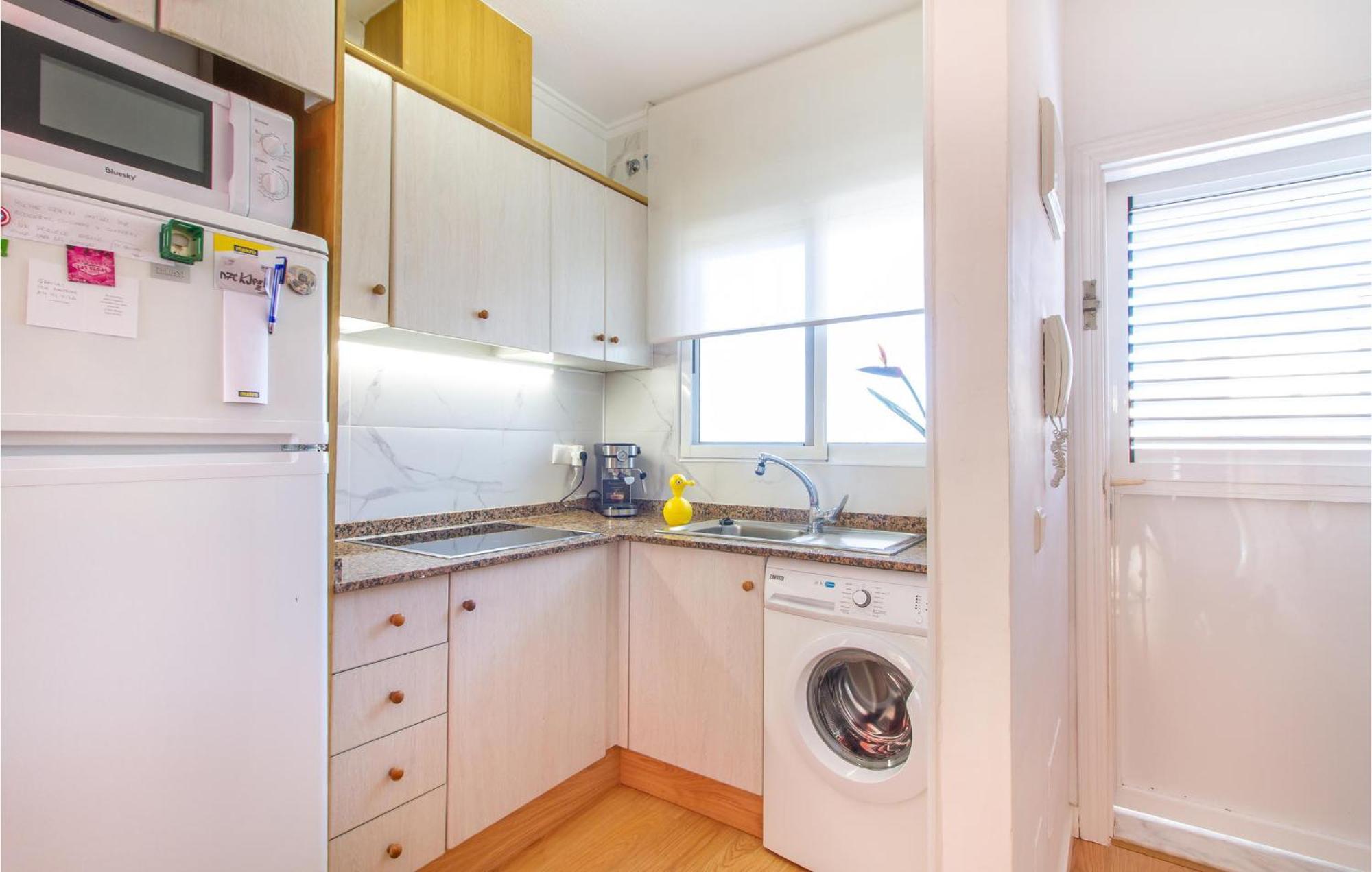Front In Apartment *